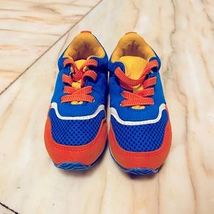 Baby Gap toddler sneakers size 7
